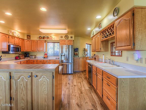 3rd image of 1352 Gilbert Rd