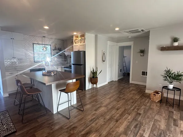 5090 Greenbrook Cir, Howell, MI 48855