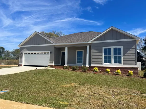 126 Leaf St, Midland City, AL 36350