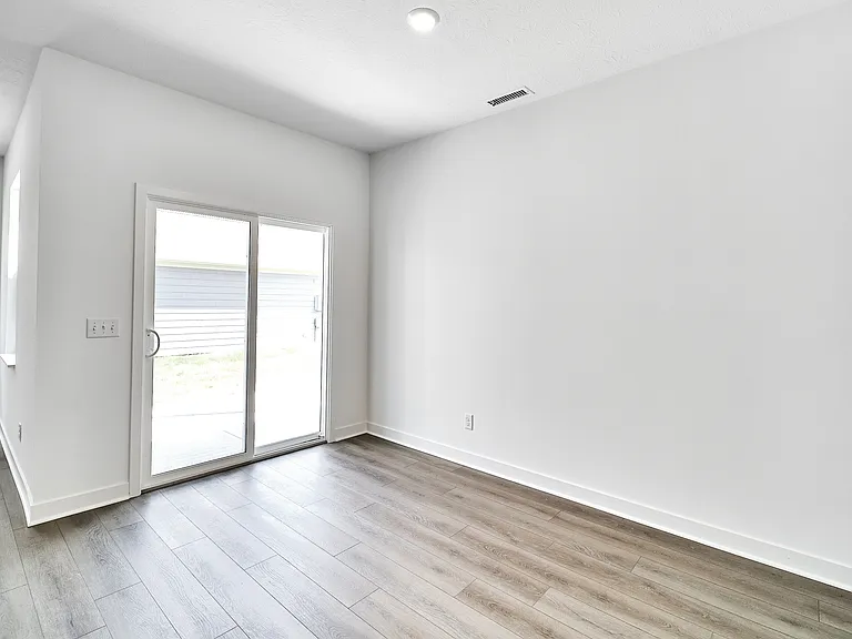 404 W Monroe St — Photo 19