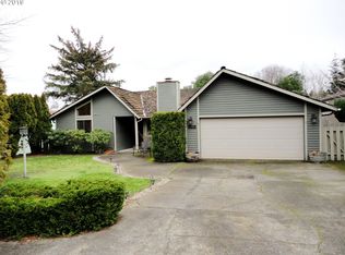 815 Seabreeze Ter, Coos Bay, OR 97420