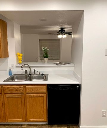 5th image of 214 W Daniel Dr