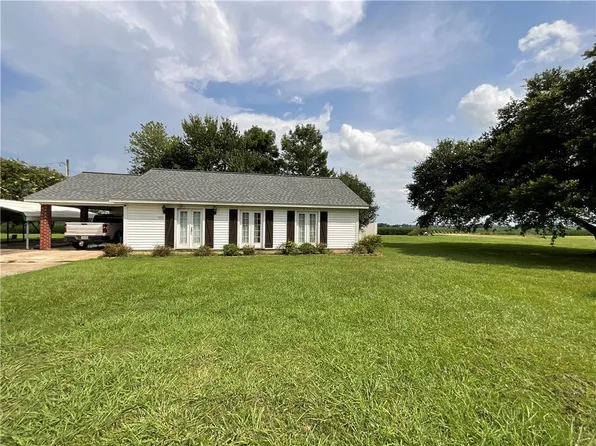 700 Bayou Des Glaises St, Moreauville, LA 71355