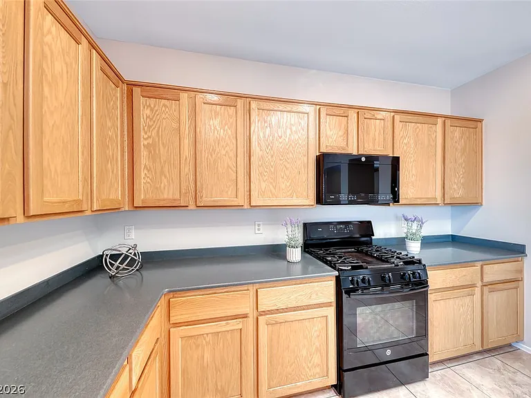 2343 Schaeffer Hills Dr — Photo 17