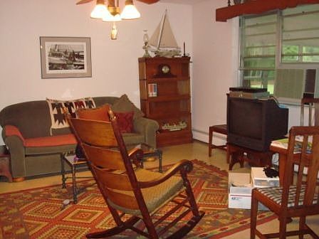 sitting/tv room off kitchen