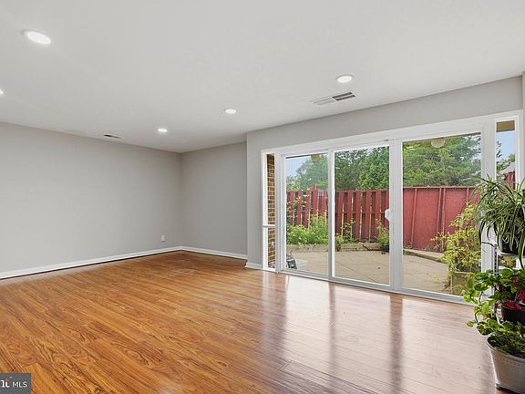 5th image of 1224 Magnolia Ln