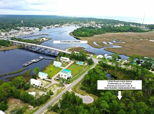 1532 River View Dr, Carrabelle, FL 32322