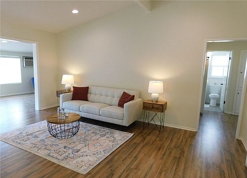 4th image of 954 Big Dalton Ave