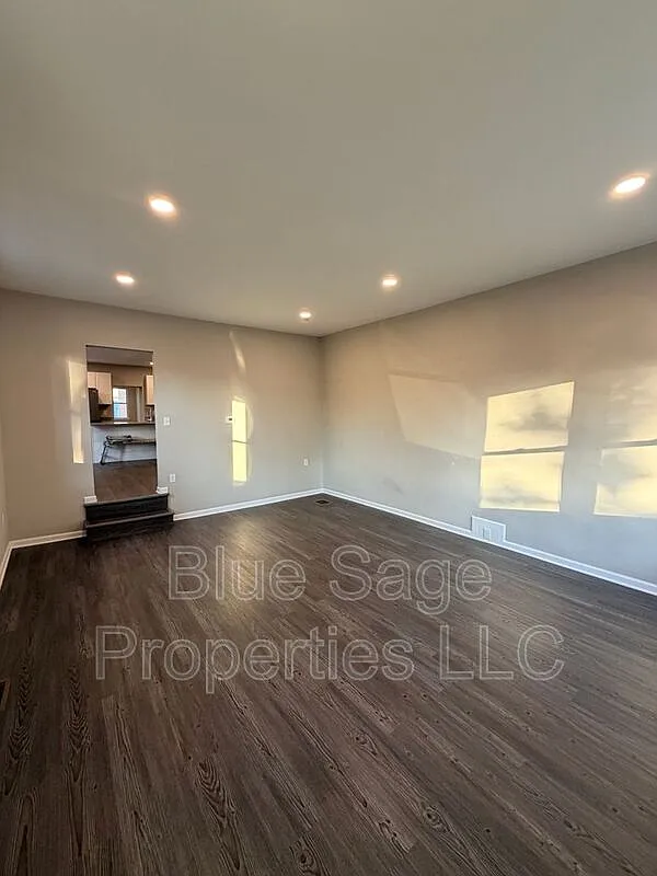 4 bed, 2.0 bath, 1622 sqft, $2,195 — Photo 3
