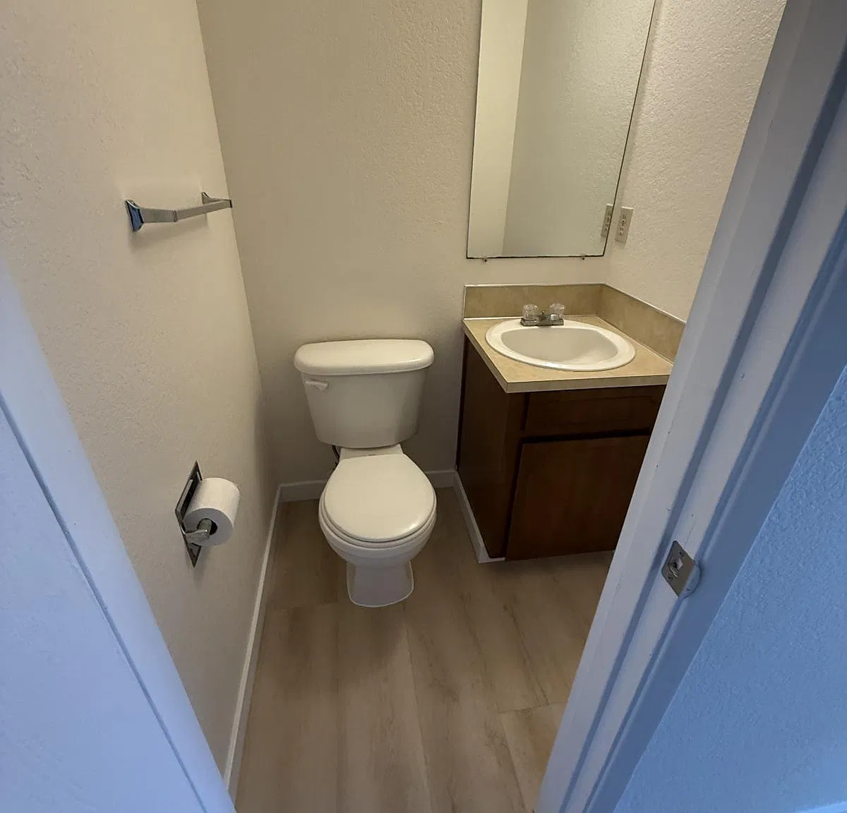 2 bed, 1.5 bath, 800 sqft, $1,500 — Photo 2