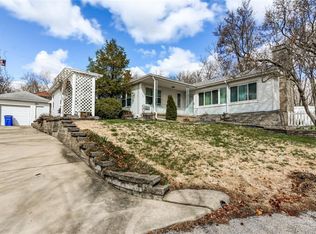 165 E Court Manor Pl, Decatur, IL 62522