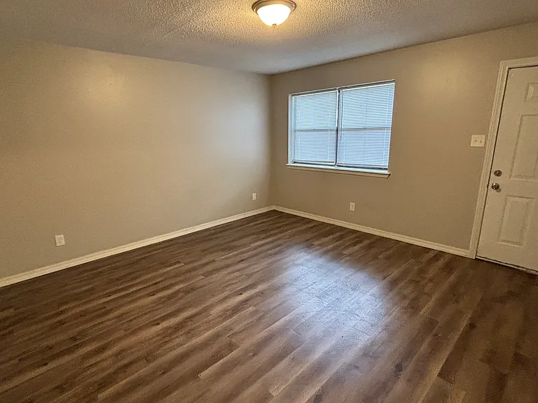 1301 Liberty Dr — Photo 11