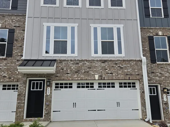 933 Woods Chapel Rd, Sugar Hill, GA 30518