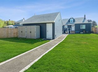 39 Bay Shore Ave, Bay Shore, NY 11706