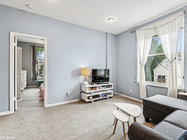 1815 W Henderson St #2 — Photo 4