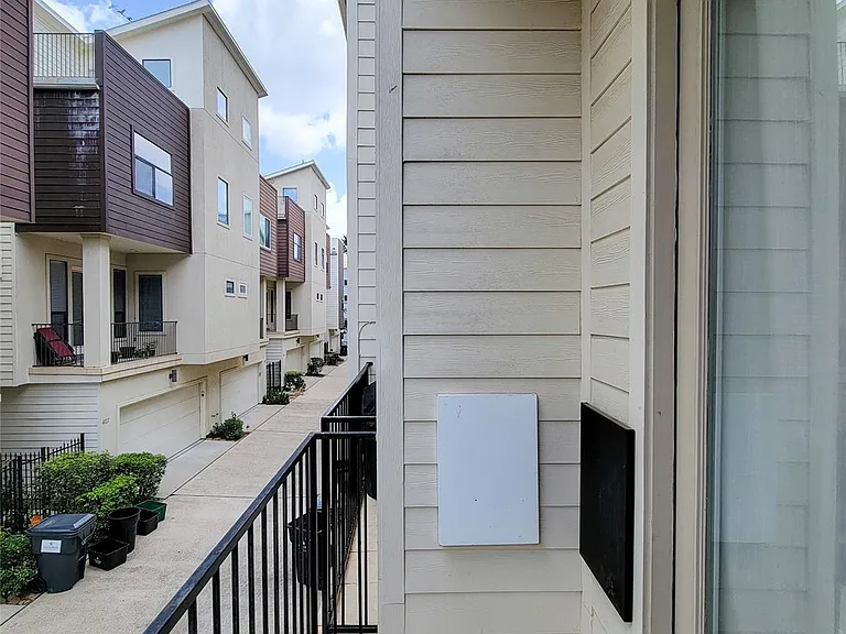 403 Jackson Hill St — Photo 29