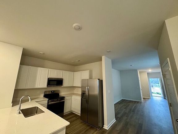 5th image of 3240 Cool Springs Ave SW