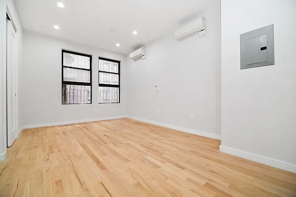 Rented by REAL New York | media 9