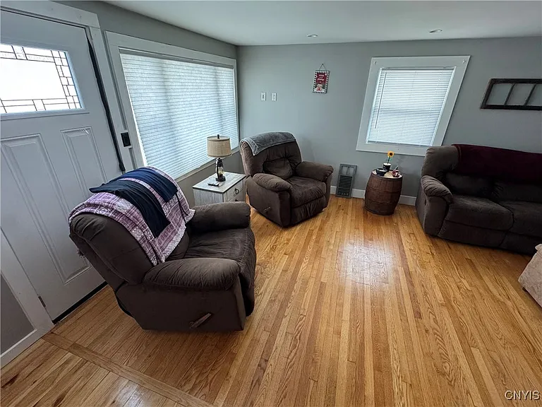 9646 River Rd — Photo 5