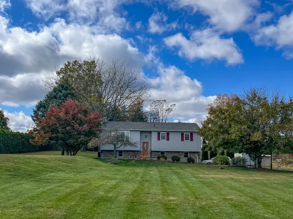 36 Deysher Rd, Fleetwood, PA 19522