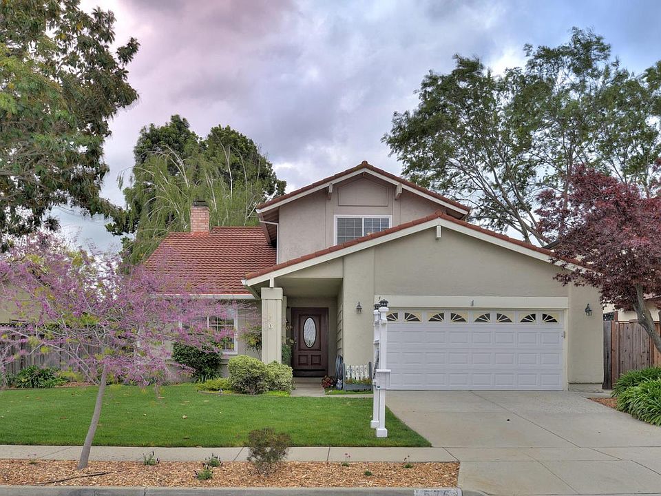 1st image of 576 Gaundabert Ln
