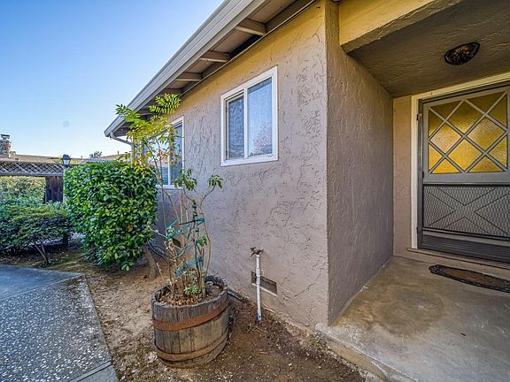 4th image of 572 La Conner Dr