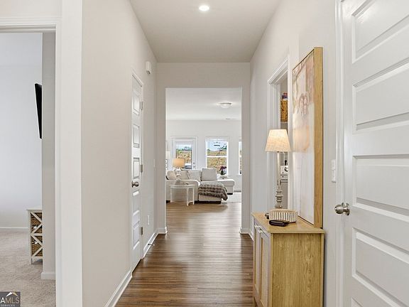 3rd image of 93 Royal Oak Dr NE