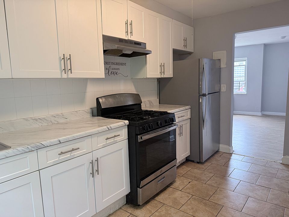 1st image of 70 Crawford St