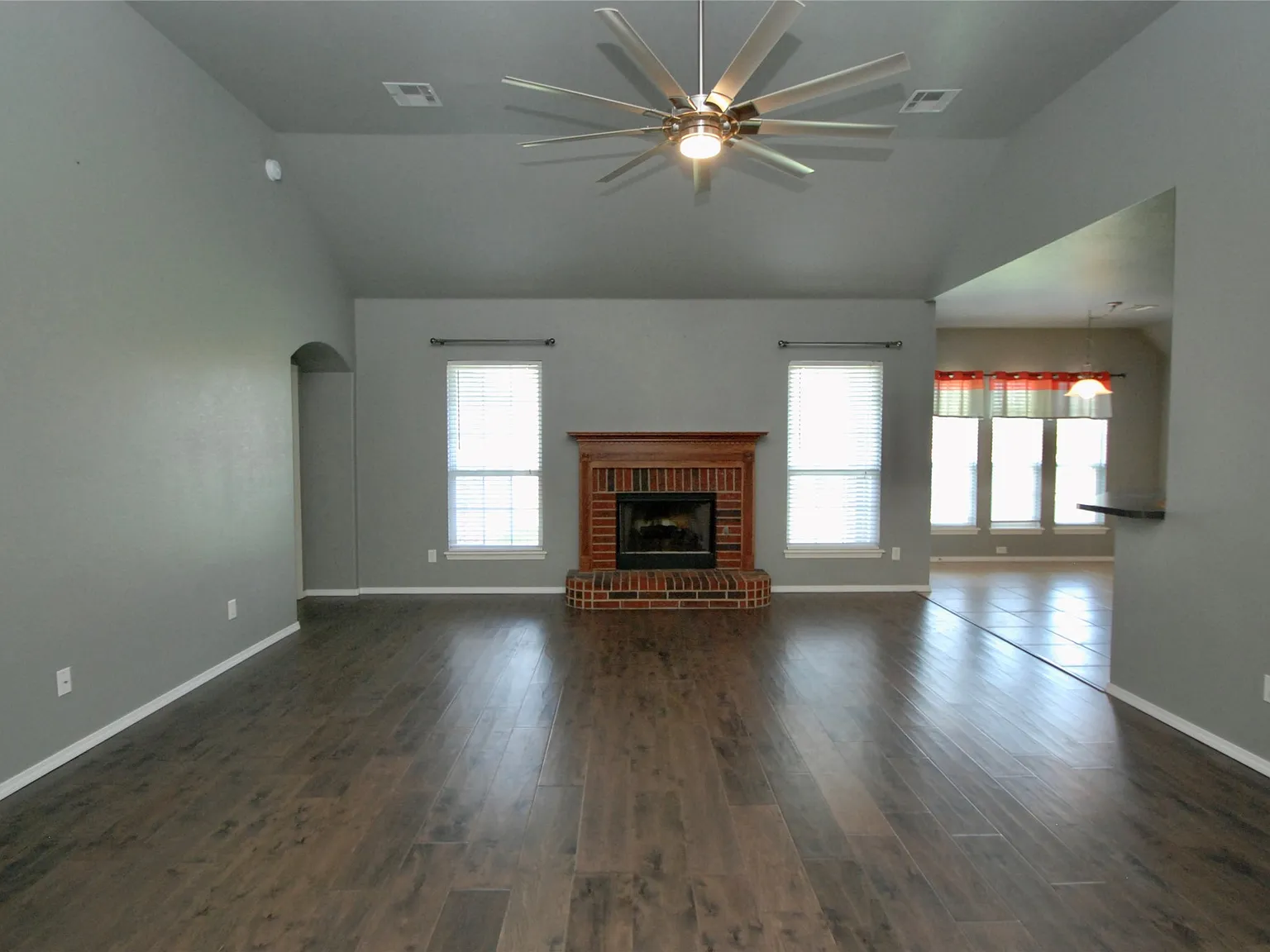 3 bed, 2.0 bath, 1857 sqft, $1,995 — Photo 3