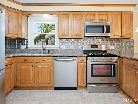 3rd image of 74 Live Oaks Road