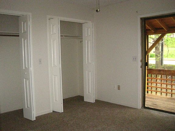 4th image of 204 Laurel Circle Dr #D