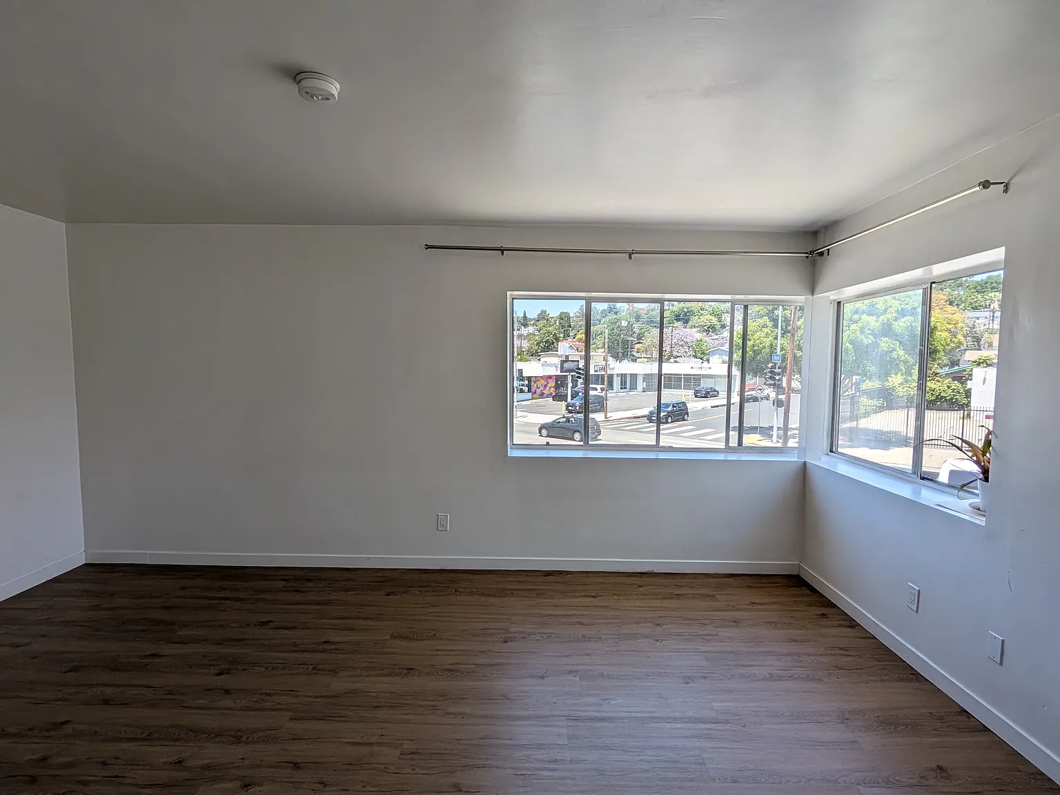 1 bed, 700 sqft, $2,100 — Photo 4