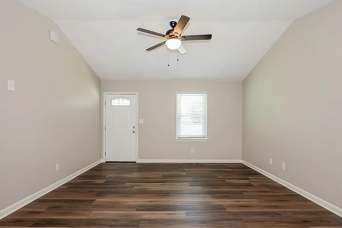 3 bed, 2.0 bath, 1120 sqft, $1,795 — Photo 2