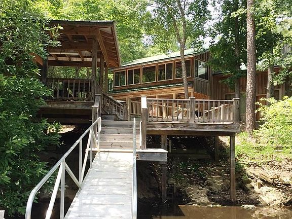 2nd image of 225 Plank Dr