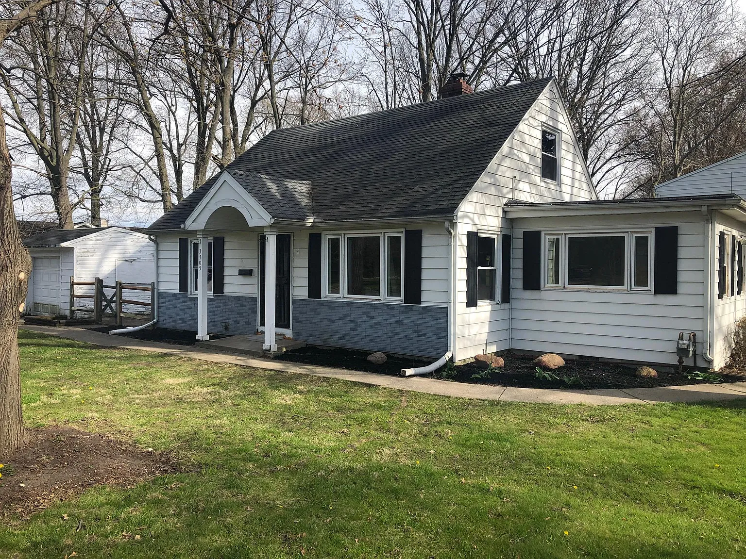 3 bed, 1.5 bath, 1267 sqft, $1,850 — Photo 2