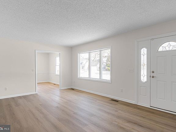 3rd image of 18332 Pine Ln