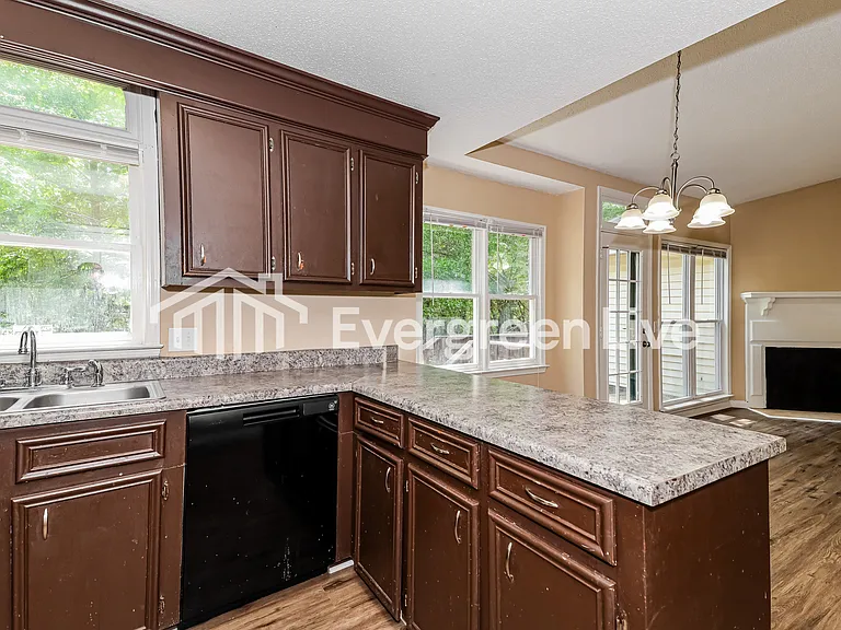605 Riverwalk Way — Photo 7