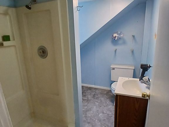 3rd image of 1310 E Broadway St APT 3