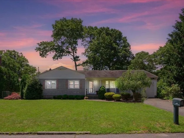 56 2nd Street, Ronkonkoma, NY 11779