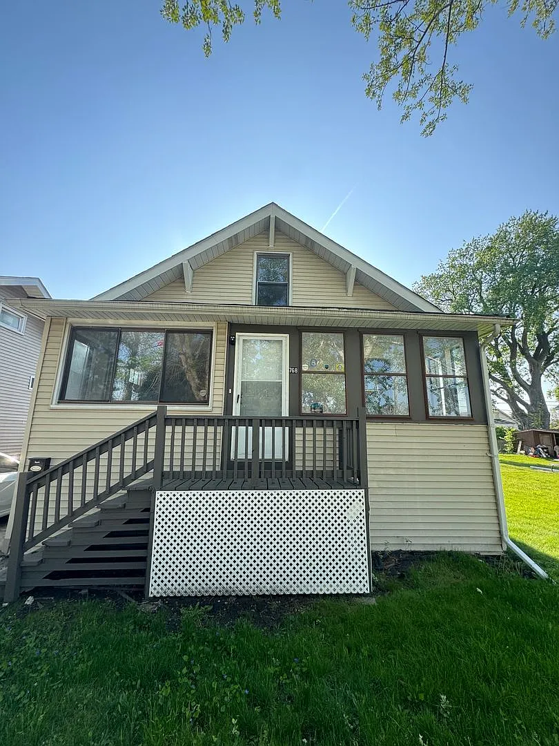 768 Greenbay Ave photo 1