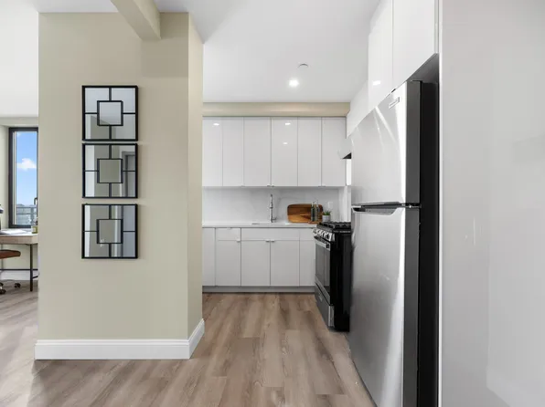 163-07 72nd Avenue image 7 of 22