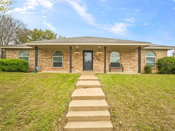 1400 Andante Dr, Fort Worth, TX 76134