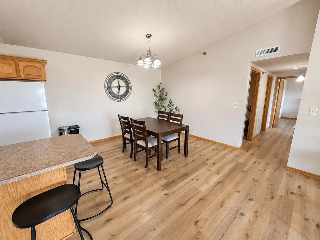 4020 McKenzie Dr SE — Photo 4