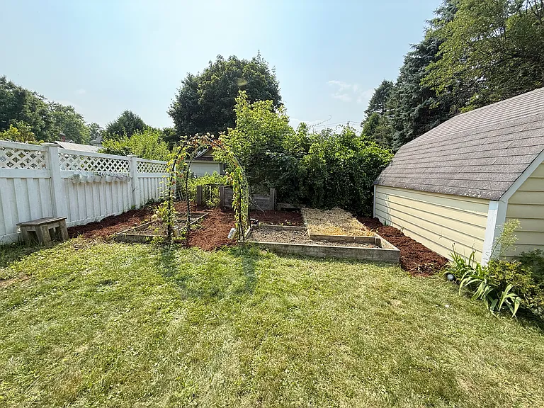66 Davis Pkwy — Photo 5