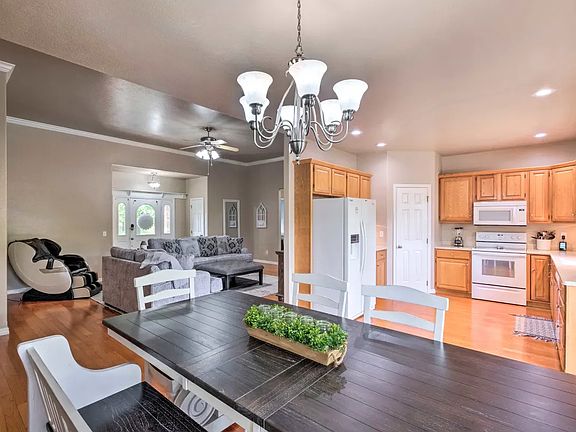 3rd image of 3 Hoyer Ln