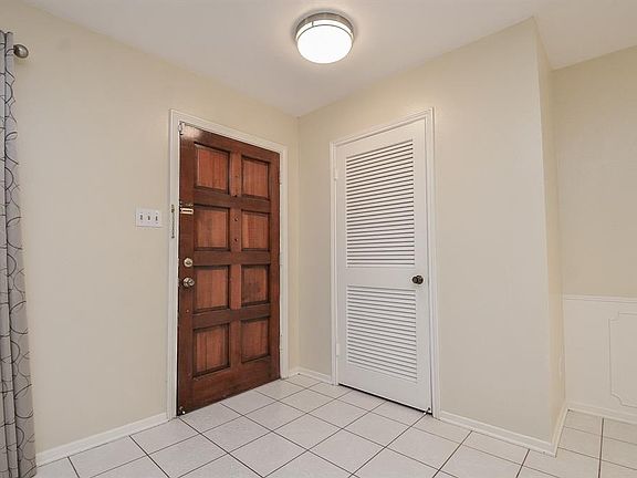 5th image of 12927 Trail Hollow Dr