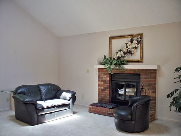 4th image of 9616 Yorkridge Ct
