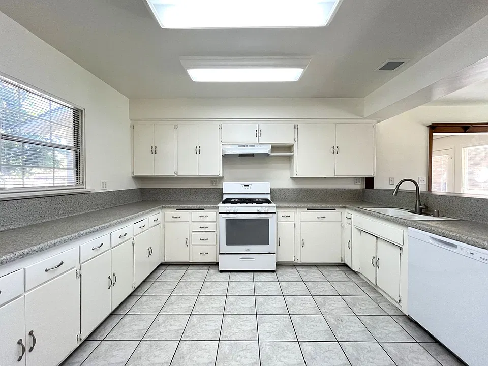 3438 Maine Ave #1