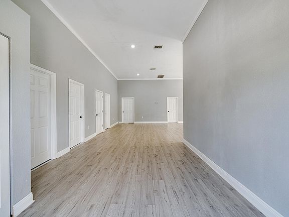 5th image of 235 Tropical Ave