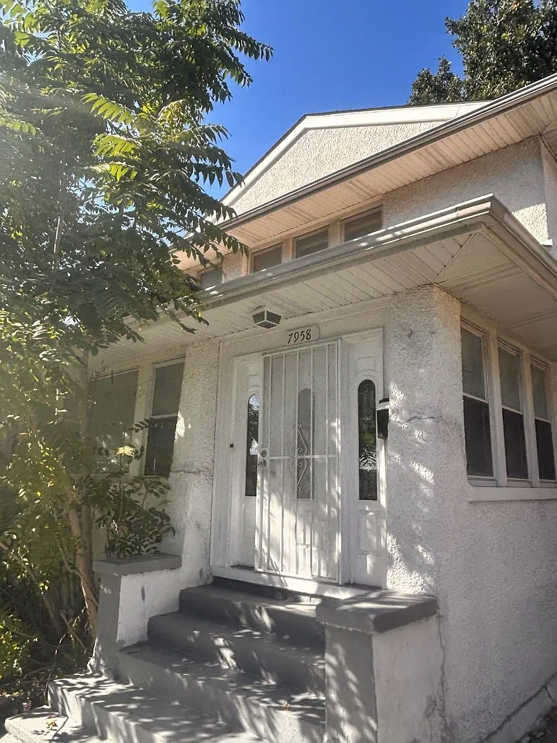 3-Bedroom Corner Home with Hardwood Floors, Sunroom, and Fenced Backyard — Photo 1